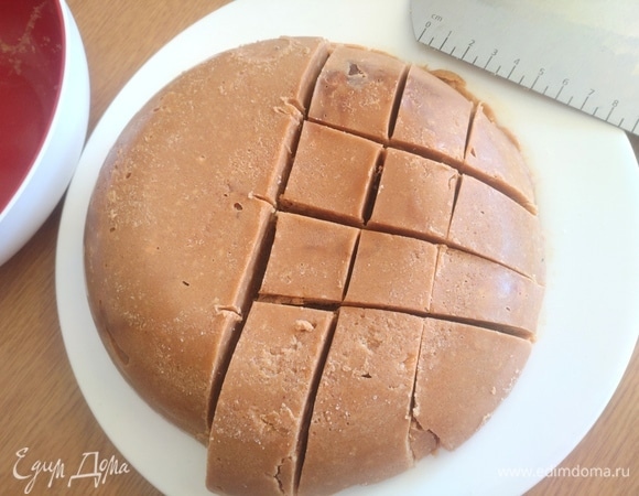 Вот так помадку можно нарезать на кубики.