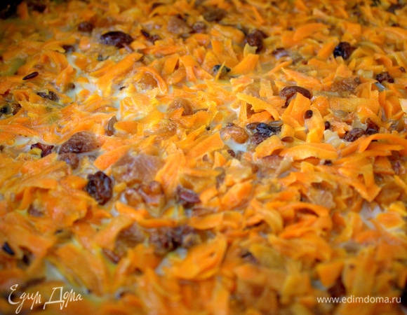 Держим на огне, пока сахар не растворится и молоко не впитается.