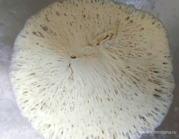 Накрыть пленкой или полотенцем и оставить на столе подойти.