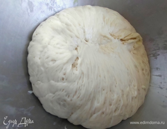 Примерно через час тесто готово к работе.