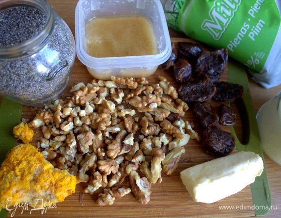 Для начинки орехи заранее обжарить, можно также использовать ореховую муку.