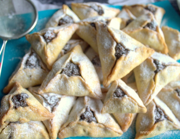 Сверху посыпать печенье пудрой.