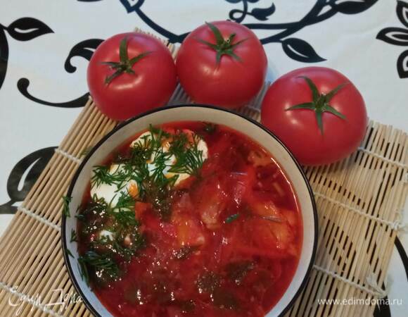 Подаем суп со сметаной и рубленым укропом. Приятного аппетита!