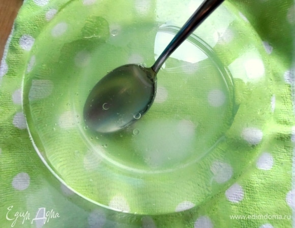 Добавить соль, сахар, масло.