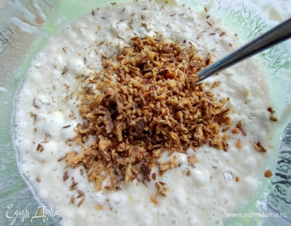 Добавила готовый жареный лук сушеный (продается в отделах азиатской кухни). Перед этим раскрошить в руках или ступке.