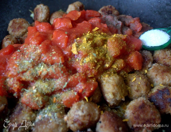 Добавить специи.