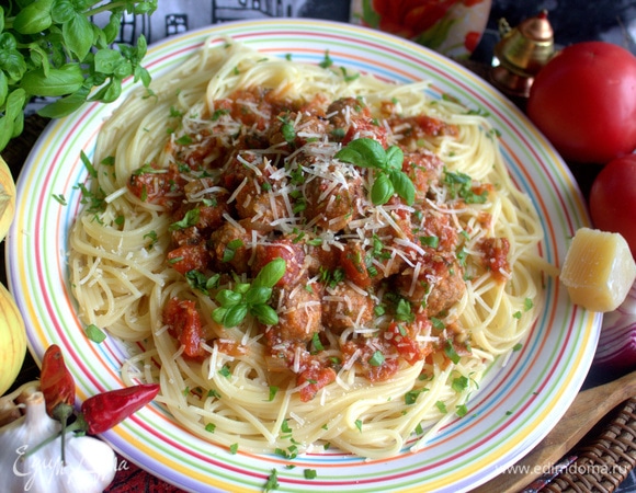 По желанию украсить свежим базиликом.