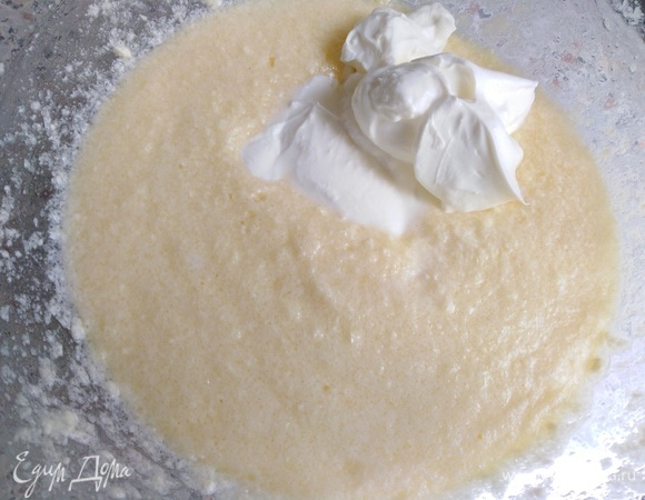 Добавить сметану.