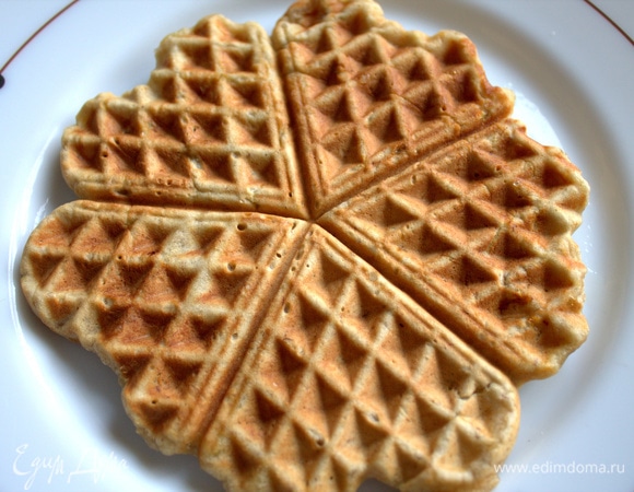 Накрыть и печь вафли.