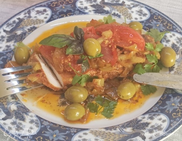 Подавайте с зеленью и, по желанию, с оливками.