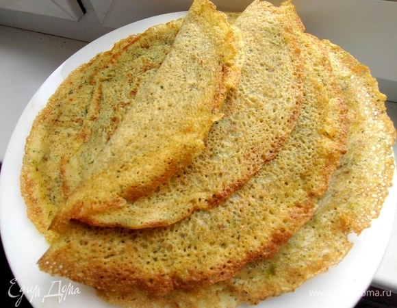 Запечь в блинах по этому рецепту: https://www.edimdoma.ru/retsepty/151906-bliny-s-lukom.