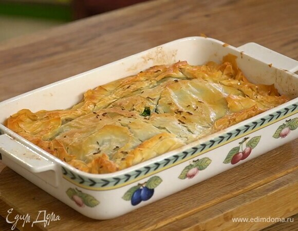 В центре сделать небольшой надрез крестиком и выпекать в разогретой духовке 15–20 минут.