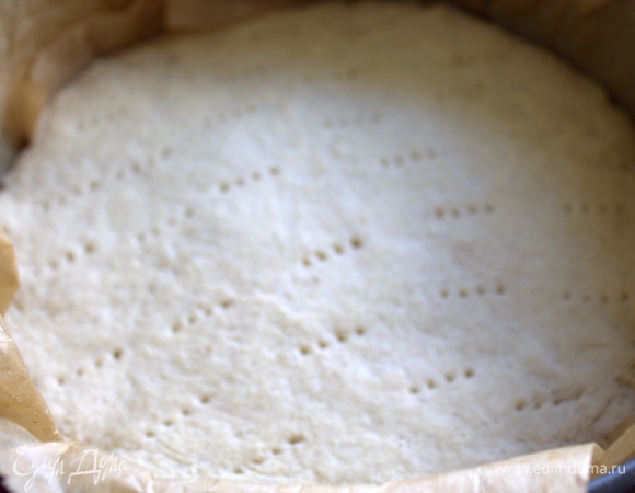 Корж вынуть из холодильника и запечь 10 минут при 180°C.