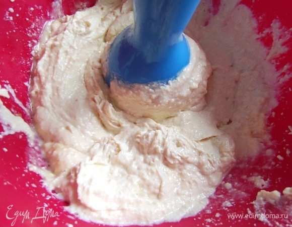 Снова взбила в пасту.