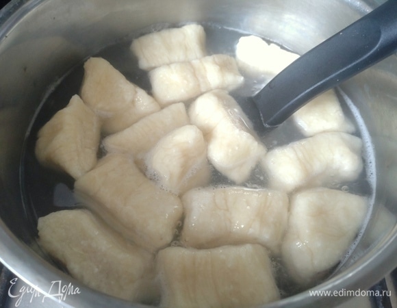 Когда всплывут, варить пару минут и вынуть.