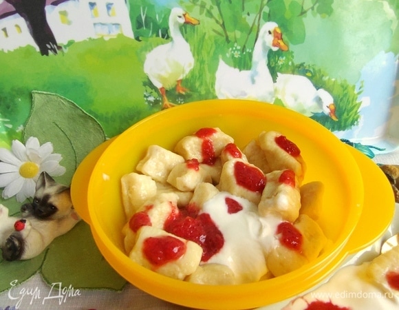 По желанию полить сметаной.