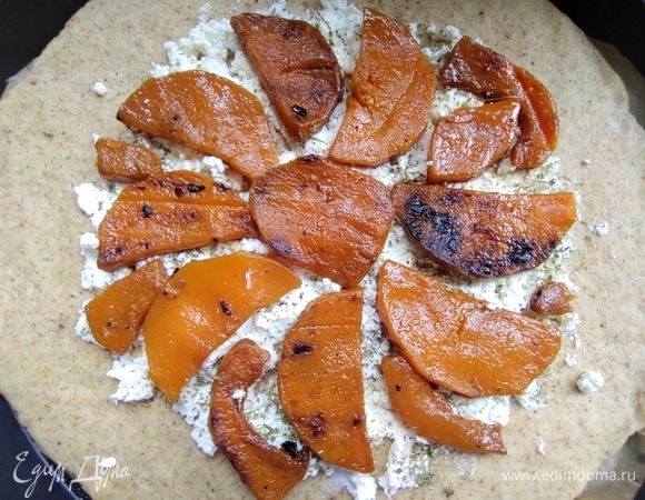 На творог перенести тыкву.