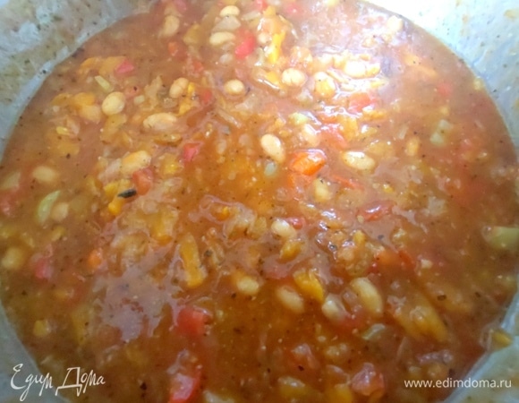 Держим на небольшом огне все вместе. После выключения под крышкой оставить на 5–10 минут.