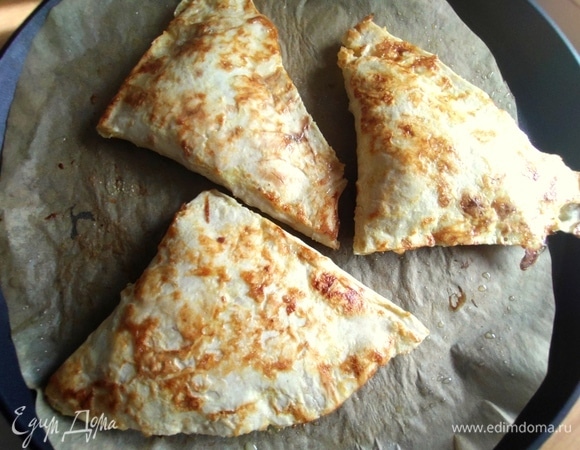 И запечь в духовке или в пиццамейкере, как у меня (эл. сковорода, которая жарит и снизу и сверху, поэтому быстро). В процессе можно переворачивать.