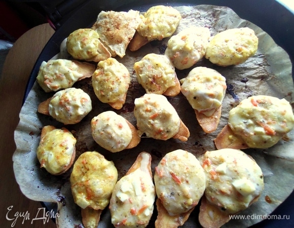 Запекаем, пока сыр не расплавится и верх станет румяным.