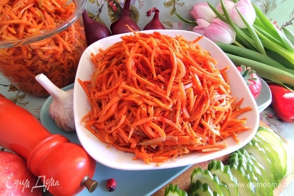 Морковь служит дополнением к мясу, омлету или гарниру.