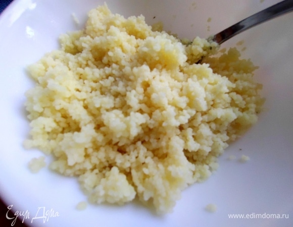 Затем взрыхлить вилкой. Это удобный гарнир, особенно на работе.