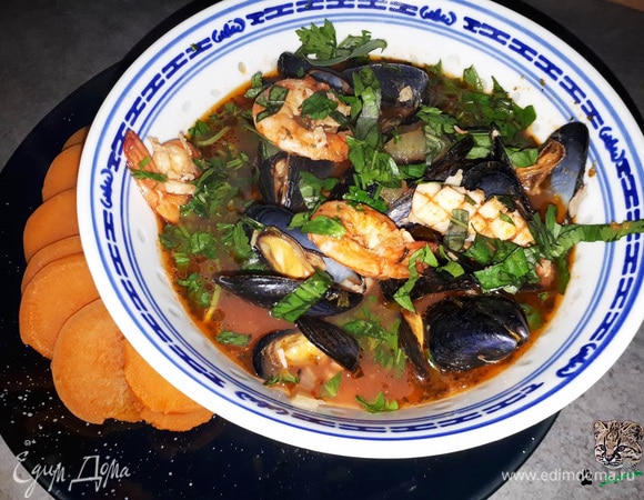 При подаче посыпьте рубленой петрушкой. По желанию можно сбрызнуть лимонным соком.