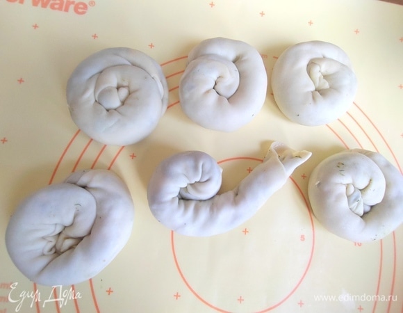 Затем в улитку. Кончик спрятать.