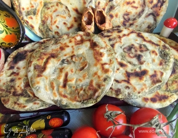 Подаем лепешки горячими.