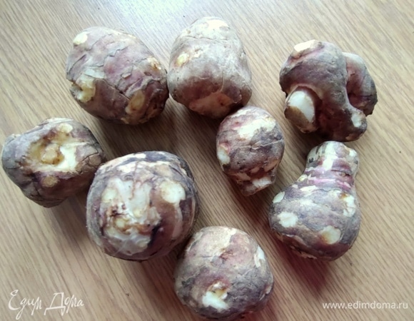 Вырезать «глазки». По структуре клубни, как сырая картошка.