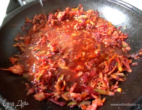 Долить воду (или бульон).