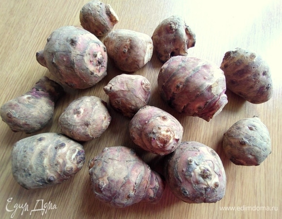 Кто выращивает на огороде топинамбур, знают, как его трудно отмыть от земли, в нескольких водах. Я купила практически чистый и решила использовать с полезной кожицей.