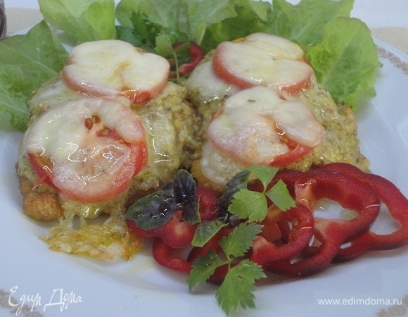 Запекать в духовке 15–20 минут при 180°C. Подавать со свежими овощами и любимой зеленью.