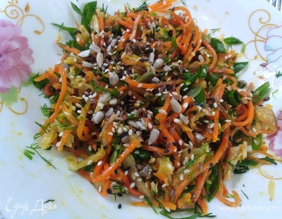 Посыпать смесью семян. Перемешать. Приятного аппетита!