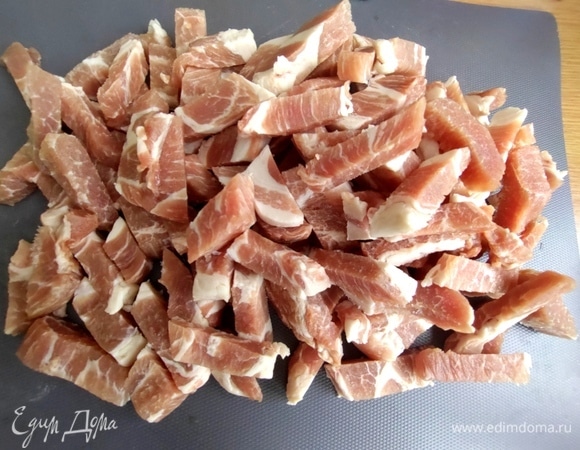 Нарезать их соломкой.