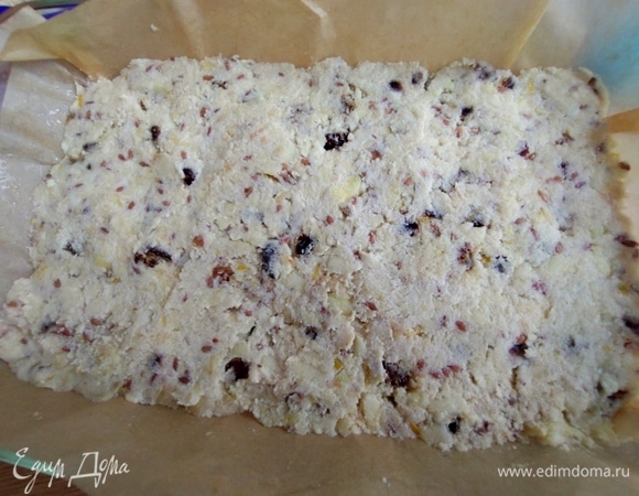 Выложить массу в форму на пергамент ровным слоем в 1–2 см, утрамбовать.