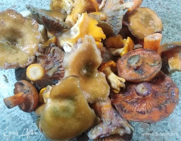 Грибы почистить, промыть.