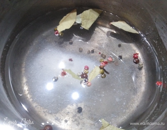 Параллельно сварить маринад.