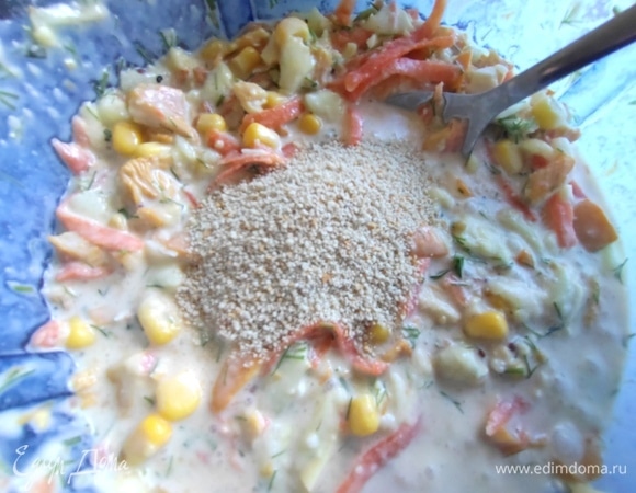 Всыпать муку и сухари.