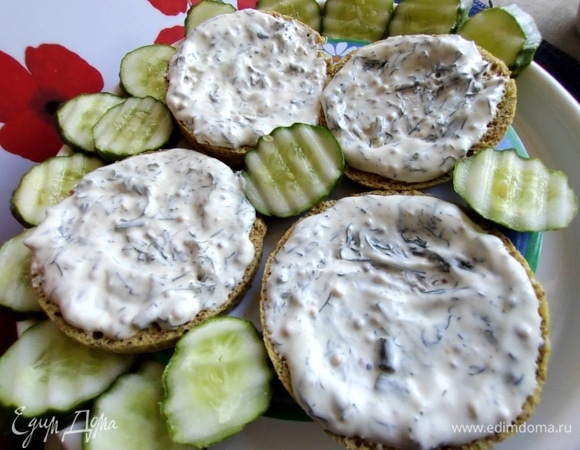 Хлеб пористый, хорошо впитывает.