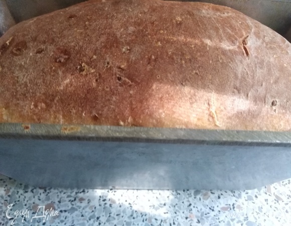 Поставить в разогретую духовку. Выпекать при 200°C 35 минут с паром.