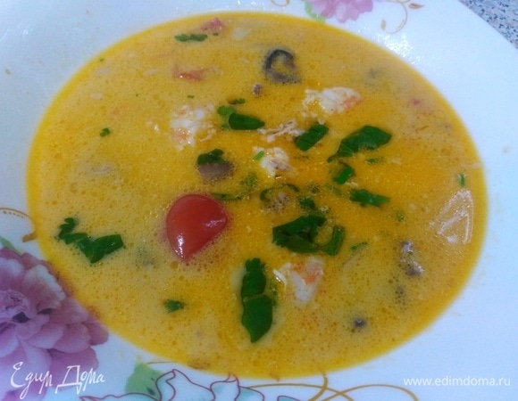 Разлить по тарелкам. Посыпать кинзой.