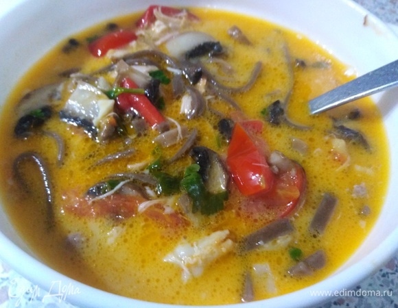 Можно в бульон добавить готовый отварной рис или лапшу. Приятного аппетита!