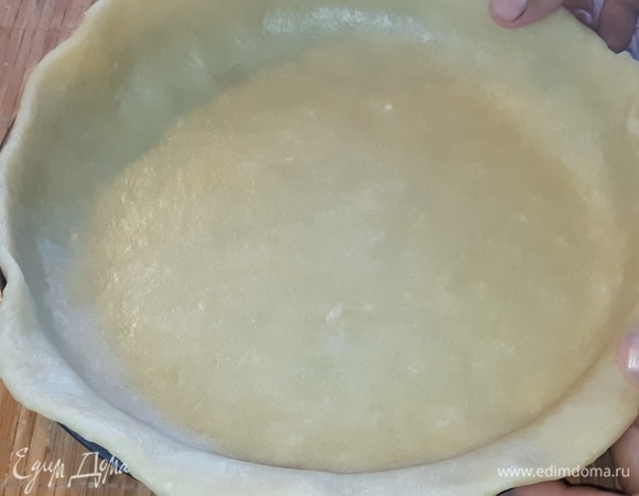 Тесто переложите в форму.