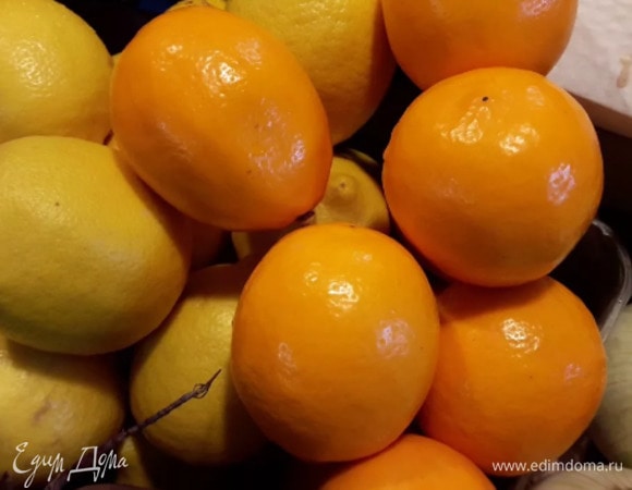 Из лимонов выжать 250 мл сока.