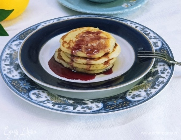 Подавайте с вишневым или любым другим сиропом, медом.