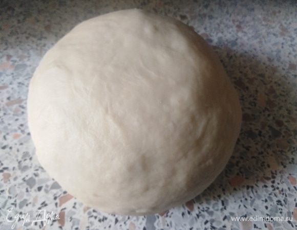 Замесить тесто.