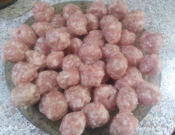 Сформировать фрикадельки.