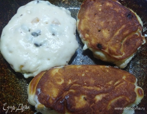 Жарить на тихом огне с двух сторон по 5–7 минут.