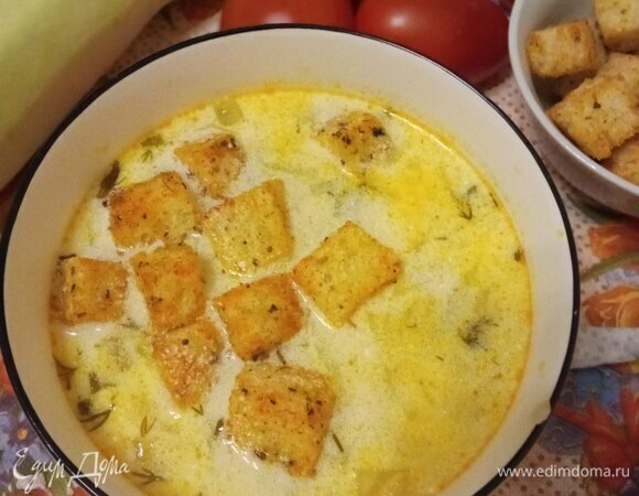 Подаваем суп, посыпав зеленью и сухариками. Приятного аппетита!